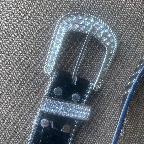 Lot of 2 Women’s L Rhinestone Black bling belts concert punk rocker buckle nice - Picture 9 of 10